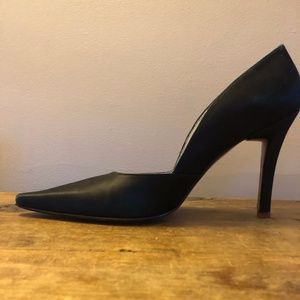 Women's black silk pump